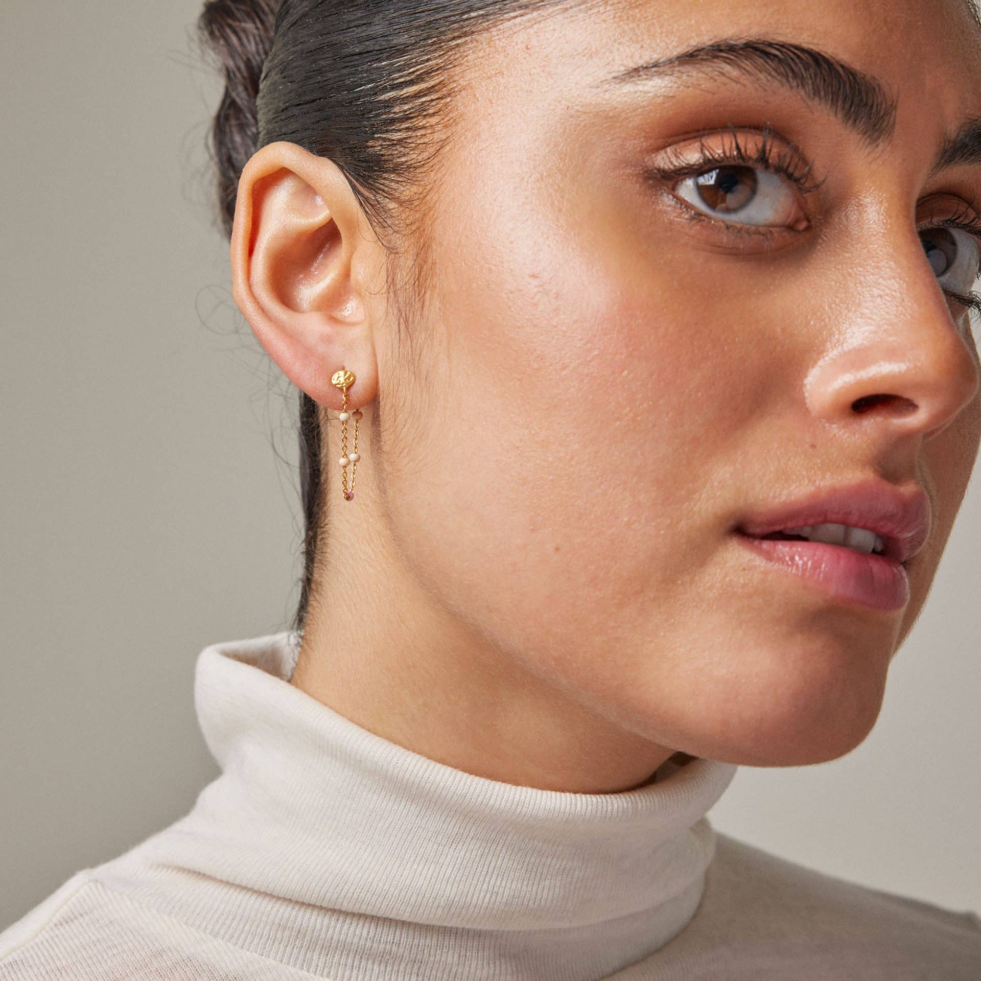 Lola petite earring creme main image 1